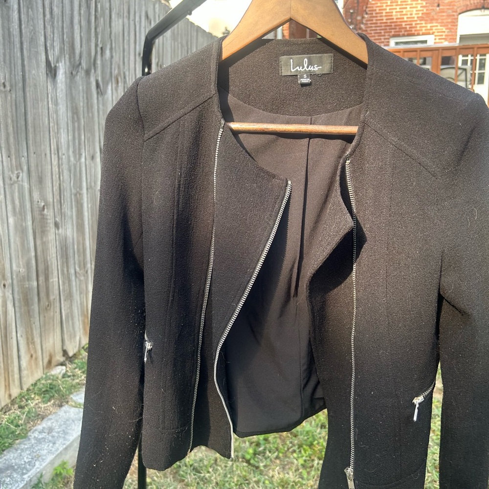 Lulu's Elegant Black Blazer